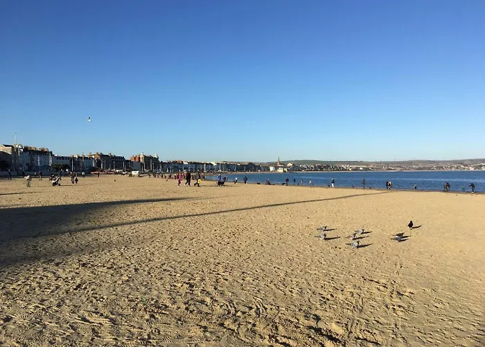 Beach Side Flat, Central Weymouth Shop\'S Cafes