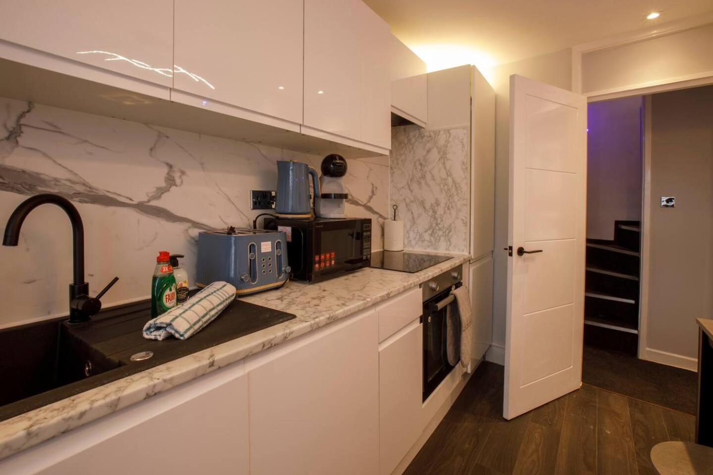 Side Flat, Shop's Cafes Appartement